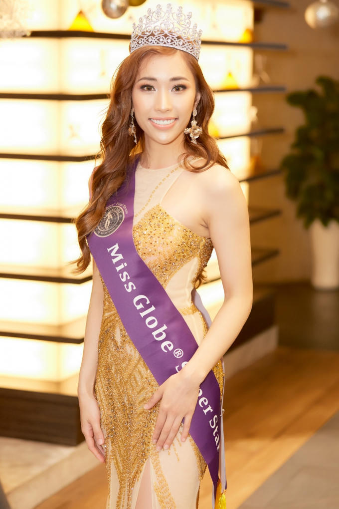 Stella Đào trong đêm tiệc cảm ơn.