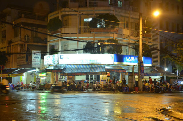 Quán nhậu thi nhau lấn chiếm vỉa hè sau khi ông Đoàn Ngọc Hải ngưng ra quân.