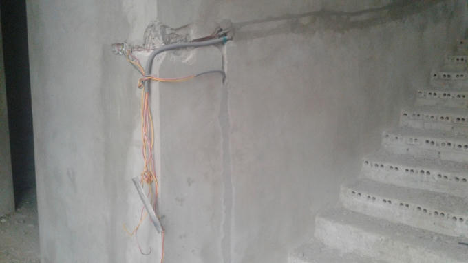 Hệ thống dây điện có dấu hiệu bị trộm.