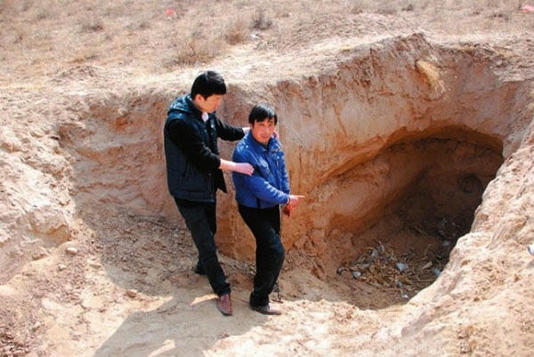 Nỗi đau của gia đình người thân của những nạn nhân bị trộm mộ.