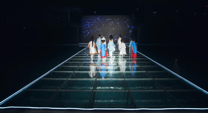 Xuân Lan tái xuất lạnh lùng trong bộ ảnh streetstyle chuẩn bị khởi động loạt dự án cho trẻ em