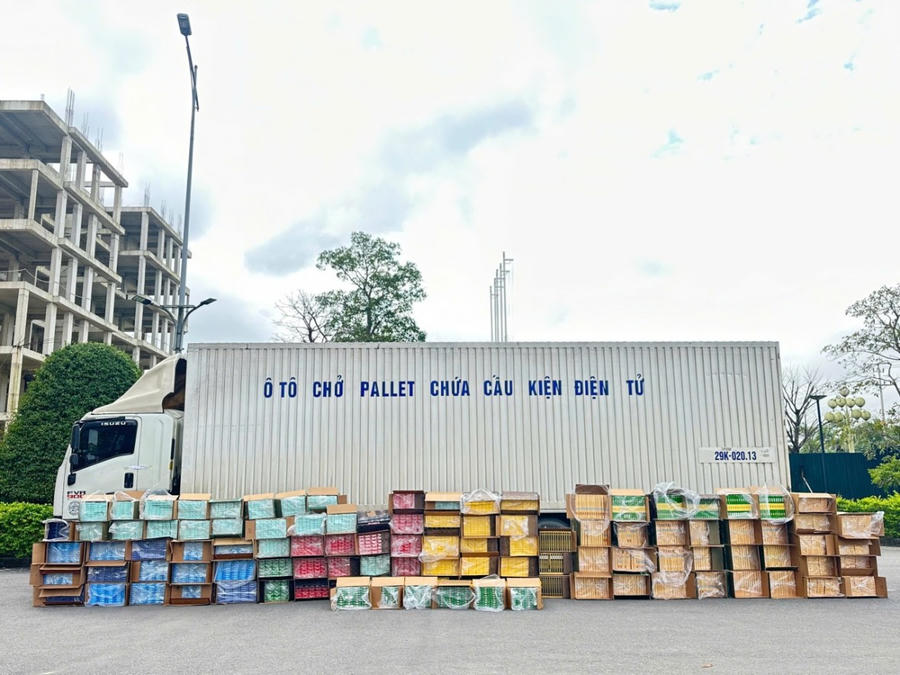 Số lượng lớn thuốc lá nhập lậu không rõ nguồn gốc - Ảnh Công an Quảng Trị.