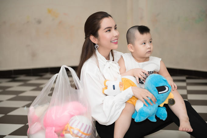 Huỳnh Vy xúc động trước thông tin này và mong mỏi các nhà hảo tâm sẽ giúp sức để nơi đây vẫn tiếp tục được hoạt động – trở thành nơi nuôi dưỡng và chăm sóc các em.