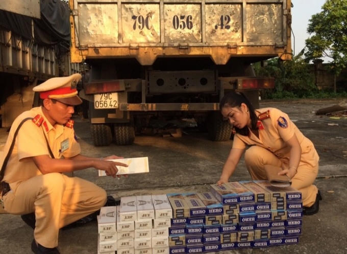 Thuốc lá Hero và Jet nhập lậu đã bị CSGT Thanh Hóa thu giữ. (Ảnh: do CSGT Thanh Hóa cung cấp)