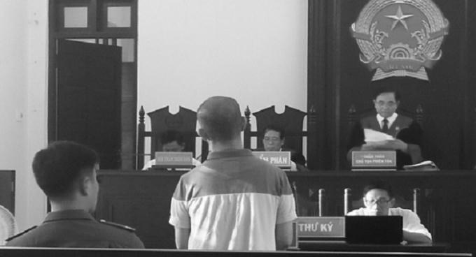 Bị cáo đã lừa gần 4 tỷ của các nạn nhân nhẹ dạ cả tin.