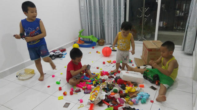 Bố mẹ bấn loạn vì trẻ nghỉ hè.