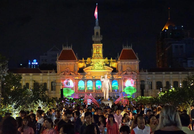 TP.HCM tổ chức chương trình chiếu ánh sáng 3D (mapping) lên tòa nhà UBND TP