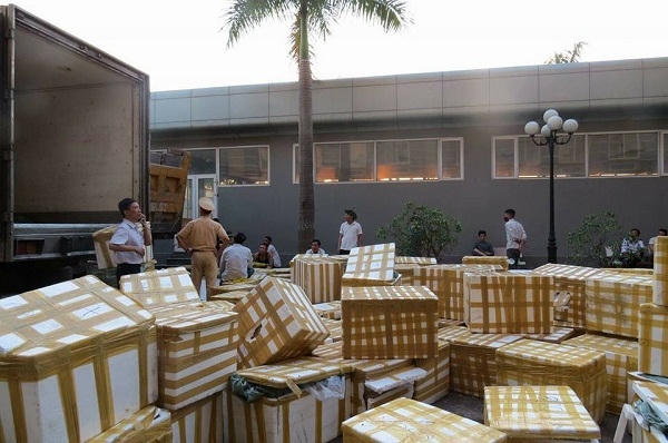 Lực lượng chức năng kiểm đếm có 145 thùng xốp, tổng trọng lượng 9750kg nội tạng đã bốc mùi hôi thối.