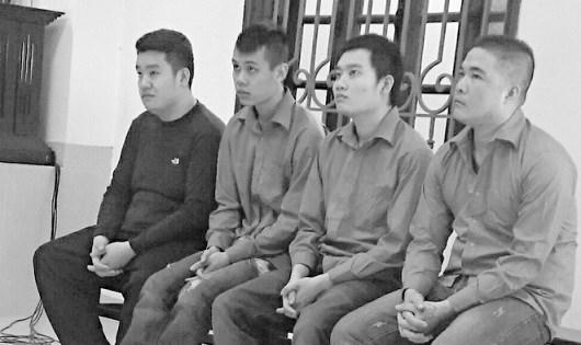 Các bị cáo tại phiên tòa xét xử sơ thẩm ngày 2/11 tại TAND tỉnh Quảng Ninh.