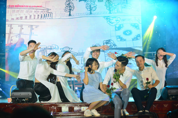 Những ca khúc tuổi học trò cũng không thể thiếu trong các chương trình tri ân.