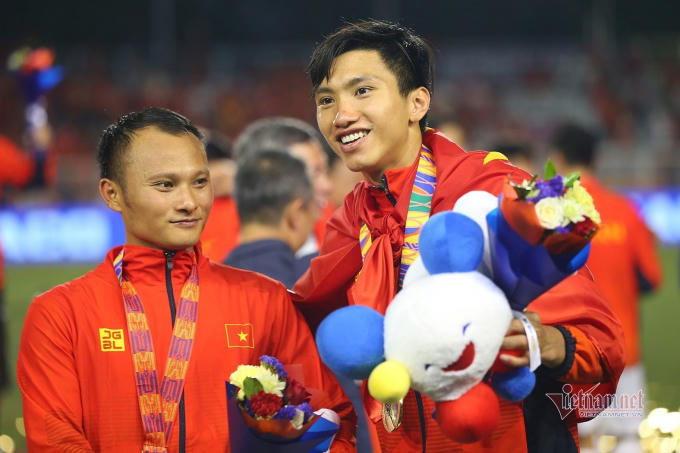 cau-thu-doan-van-hau-vao-de-thi-vat-ly-voi-cu-sut-cua-minh-2