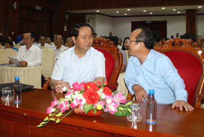 Chủ tịch nước Trần Đại Quang trao đổi với cử tri.