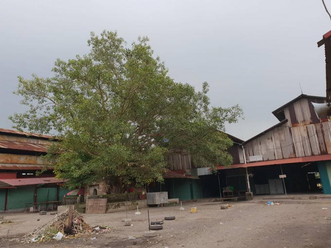 Một góc chợ Kế (phường Dĩnh Kế).