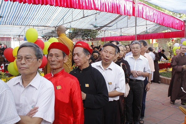 Theo đức Phật, người dân đến tắm Phật với tất cả lòng thành, với tất cả niềm tin, mới có kết quả tốt.