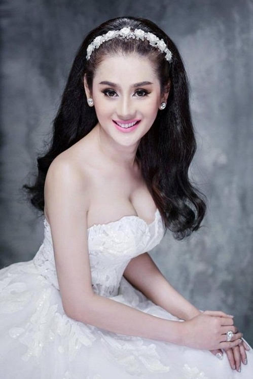 Chỉ khi cô chuyển đổi giới tính và xuất hiện nhiều trong các sự kiện mới được người hâm mộ biết đến, và trở thành một người đẹp nổi tiếng trong showbiz Việt.