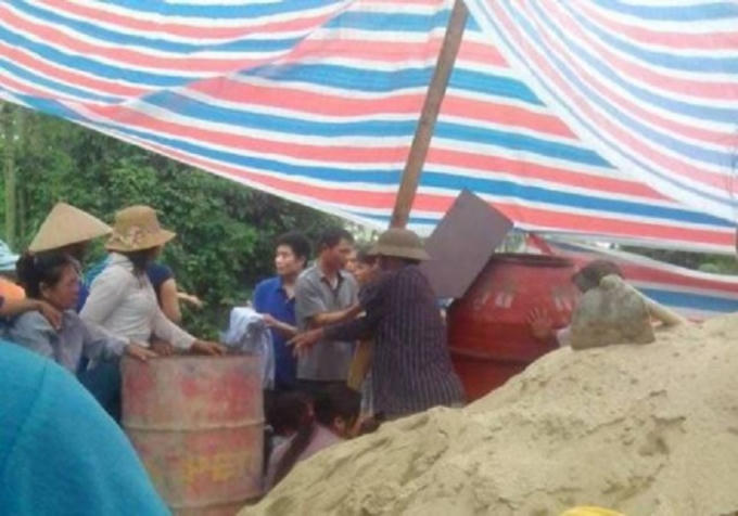 Hiện trường nơi xảy ra vụ điện giật khiến ông Vinh tử vong. (Ảnh CTV).