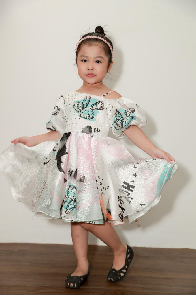 Xu&acirc;n Lan mời mẹ con HH H&agrave; Kiều Anh tr&igrave;nh diễn trong Tuần lễ thời trang trẻ em Việt Nam