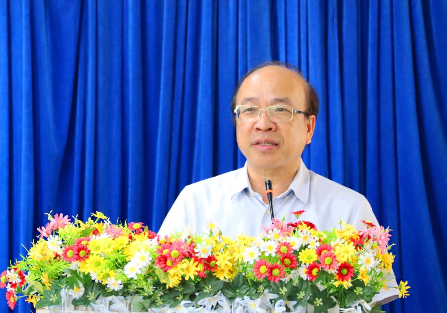Thứ trưởng Bộ Tư pháp Phan Chí Hiếu, trình bày chương trình hành động, ông cho rằng cần tiếp tục đổi mới tư duy lập pháp, nâng cao chất lượng xây dựng và thi hành pháp luật, tháo gỡ các “điểm nghẽn” thể chế, tạo hành lang pháp lý minh bạch, thông thoáng cho phát triển kinh tế – xã hội của Cà Mau.