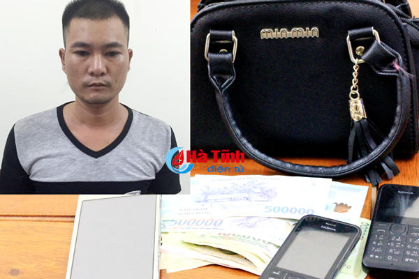 Đối tượng Nguyễn Xuân Kiên và tang vật các vụ cướp. (Ảnh: báo Hà Tĩnh)