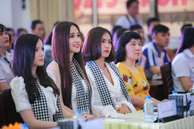 Mai Phương Th&uacute;y &ldquo;bật m&iacute;&rdquo; chiều cao thật kh&ocirc;ng như lời đồn