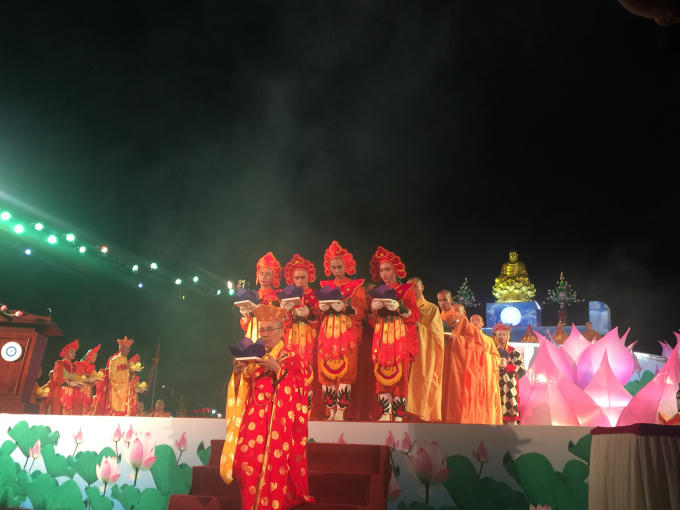 Festival Huế 2018: Nghiêm trang chương trình “Tỏa sáng niềm tin” - Cầu quốc thái dân an