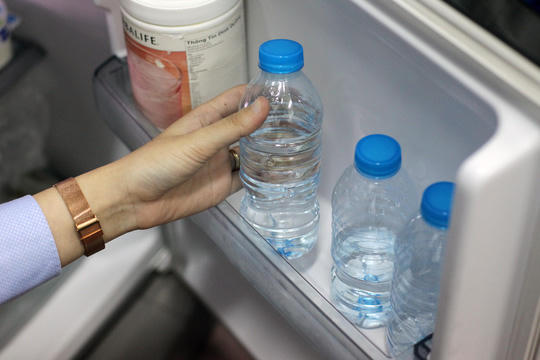 Bao bì làm bằng các loại nhựa dẻo không được súc rửa bằng chất tẩy rửa Ảnh: Hoàn Triều.