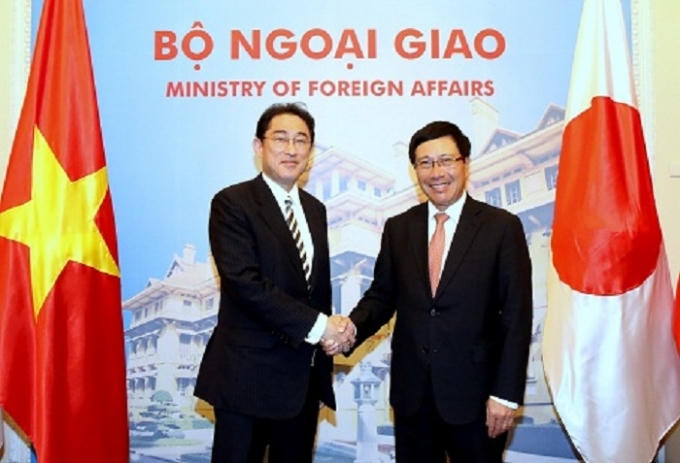 Phó Thủ tướng Phạm Bình Minh và Bộ trưởng Ngoại giao Nhật Bản Fumio Kishida.