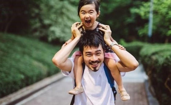 “Ngày của Cha” chính thức được tổ chức rộng rãi đầu tiên ở Mỹ vào ngày Chủ nhật thứ ba của tháng 6/1972.