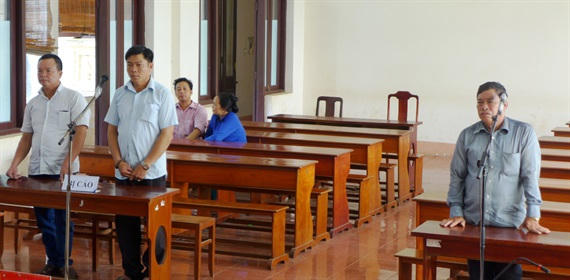 Ba bị cáo tại phiên tòa ngày 15/6. (Ảnh: báo Nông nghiệp Việt Nam)