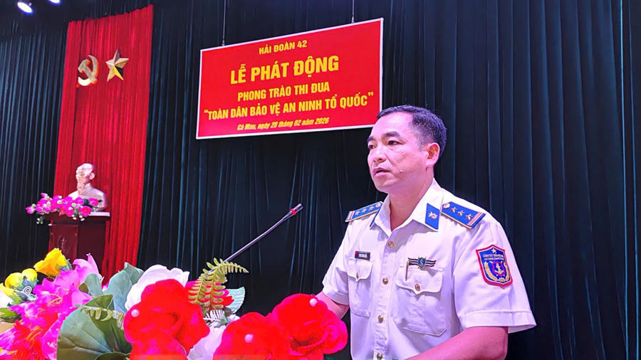 Đồng chí Thượng tá Trịnh Minh Hiển, Bí thư Đảng ủy, Chính ủy, Chủ tịch Hội đồng Thi đua – Khen thưởng phát động phong trào thi đua