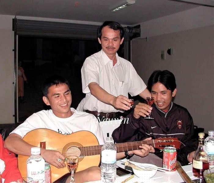 Nhà báo Thái Somrerk Issarangkul kể chuyện bầu Đức lần đầu tiếp Kiatisuk ở Pleiku năm 2002