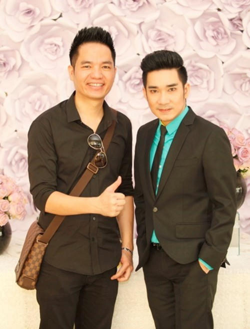 Quangh Hà cùng quản lý Quang Cường.