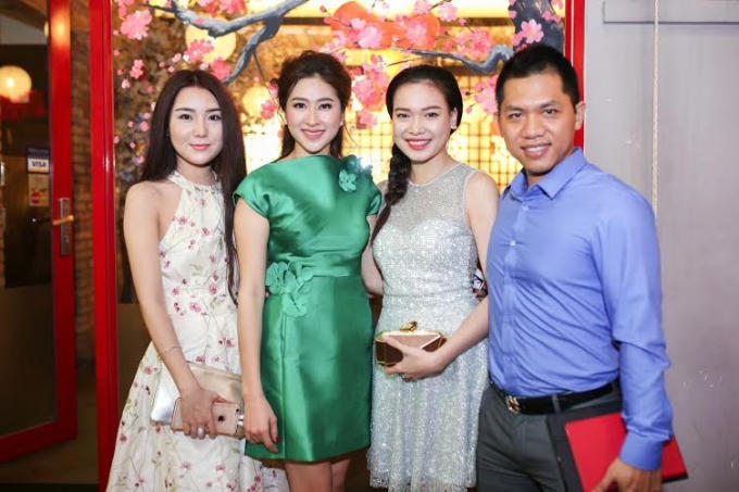 Khá đông bạn bè thân thiết đến chúc mừng sinh nhật và sự kiện Thùy Trang được vinh danh tại giải thưởng Người đẹp Quảng bá Văn Hóa Việt.
