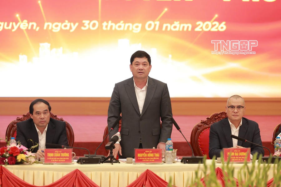 Ông Nguyễn Hồng Thái, Ủy viên Ban Chấp hành Trung ương Đảng, Bí thư Tỉnh ủy Bắc Ninh phát biểu tại Hội nghị.