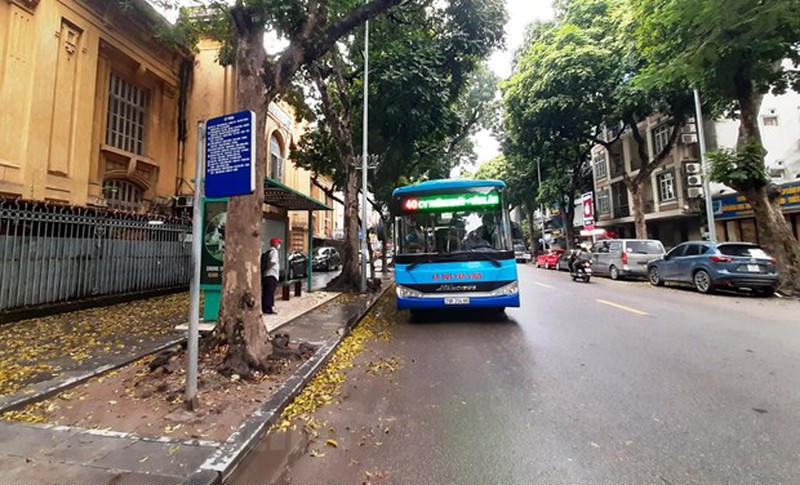 Nhiều đơn vị vận hành các tuyến buýt đã phải đi vay ngân hàng để duy trì hoạt động (Ảnh: Việt Hùng/Vietnam+)