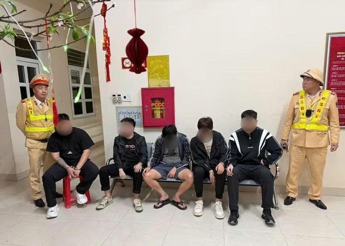 5 người nước ngoài không xuất trình được giấy tờ tùy thân tại cơ quan Công an.