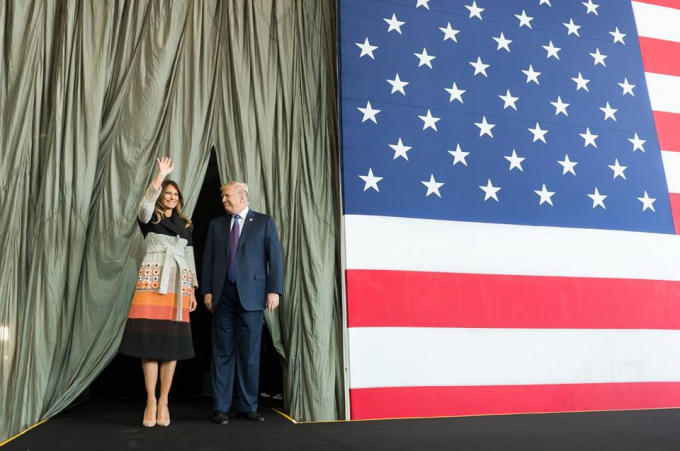 Đây là chuyến công du châu Á đầu tiên của ông Trump, đồng thời là chuyến công du dài ngày nhất ông từng thực hiện kể từ khi nhậm chức. Sau Nhật Bản, ông chủ Nhà Trắng sẽ tới Hàn Quốc, Trung Quốc, Việt Nam và Philippines.