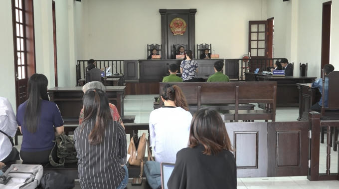 Quang cảnh phiên tòa