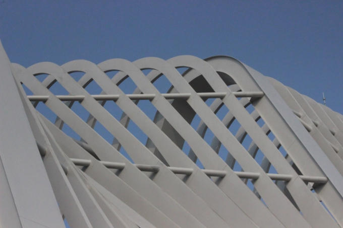 Hàng trăm thanh sắt lớn nhỏ đan xen tạo nên sự kỳ lạ.