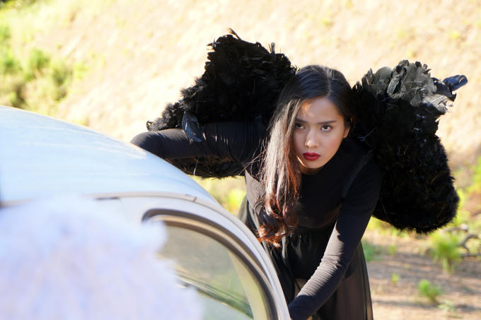 Bella Mai và Vân Trang đọ vẻ ma mị trong phim Oán