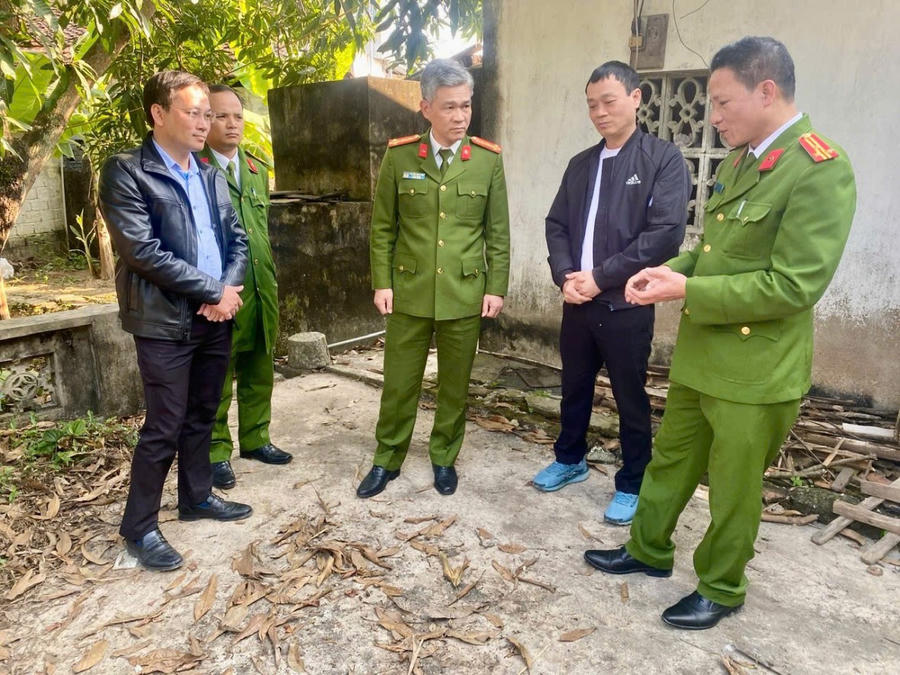 Đại tá Nguyễn Anh Tuấn, Phó Giám đốc - Thủ trưởng Cơ quan Cảnh sát điều tra Công an tỉnh trực tiếp chỉ đạo tại hiện trường.