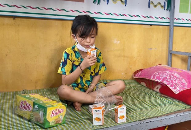 Học sinh đón Tết Thiếu nhi 1/6 trong Khu cách ly tập trung Trường Phổ thông dân tộc bán trú Tiểu học xã Phìn Hồ (xã Phìn Hồ, huyện Nậm Pồ, tỉnh Điện Biên). (Ảnh: Xuân Tiến/TTXVN)