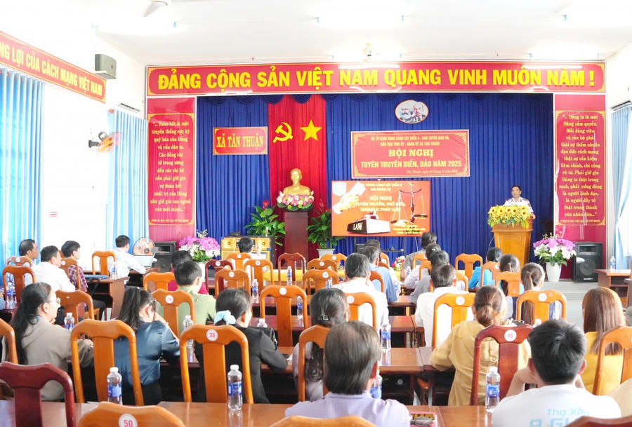 Hải đoàn (42 Bộ Tư lệnh Vùng Cảnh sát biển 4) tuyên truyền pháp luật, góp phần ngăn chặn vi phạm IUU trên vùng biển Cà Mau.