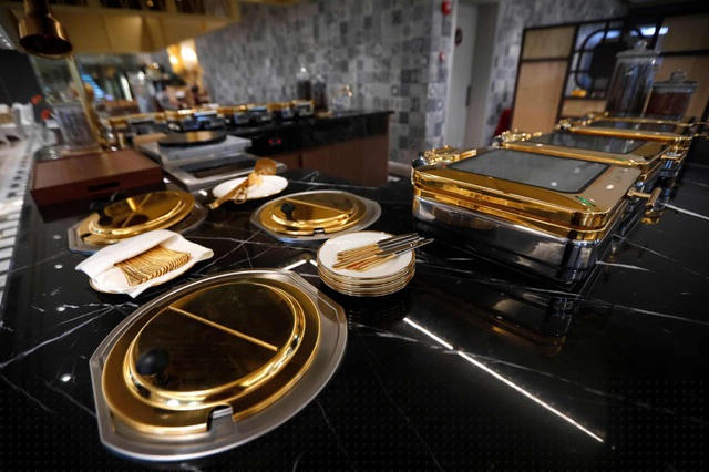 Đồ dùng phục vụ các bữa ăn bên trong khách sạn. (Ảnh: Luong Thai Linh / EPA)