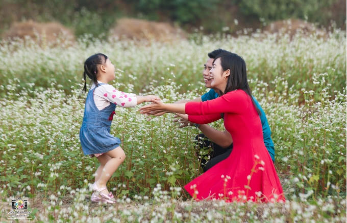 Khoảnh khắc hạnh phúc của một gia đình trẻ.
