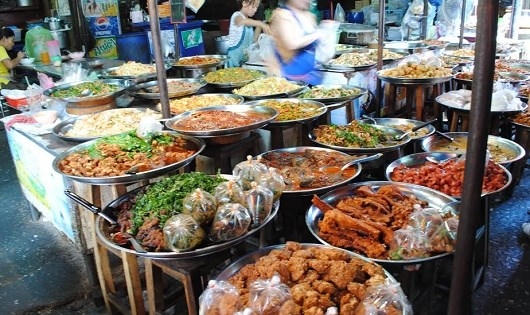 Phần lớn thực phẩm tiêu thụ trên địa bàn TP HCM hiện nay đều có nguồn gốc từ các tỉnh, thành khác.