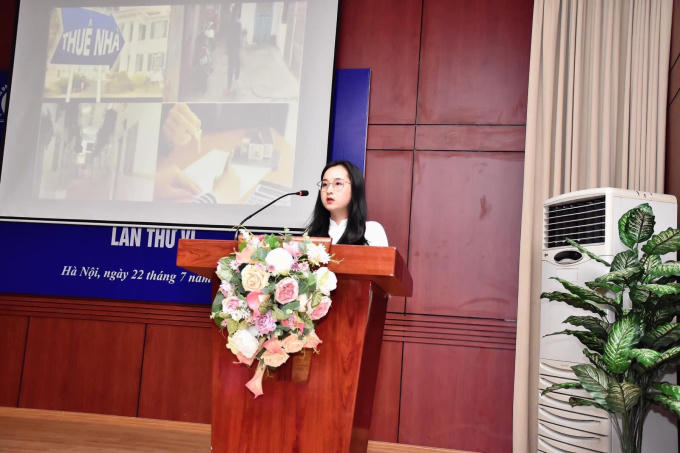 Nữ sinh viên khoa Pháp luật hành chính tích cực trong hoạt động Nghiên cứu khoa học của trường. (Ảnh: nhân vật cung cấp)