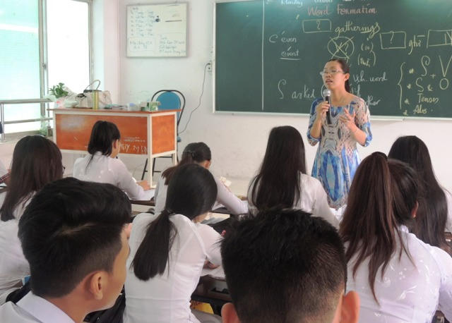 Người thầy còn mang rất nhiều lo toan về kinh tế khi đứng lớp (ảnh minh họa)