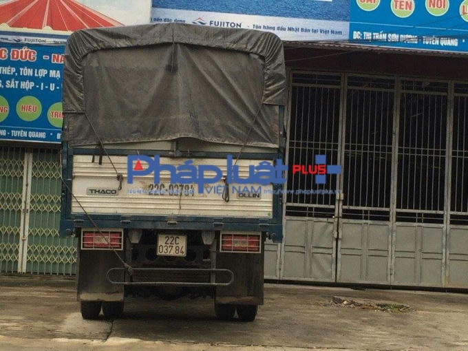 Chiếc xe vận chuyển nội tạng và bì lợn thối, bị bắt giữ.