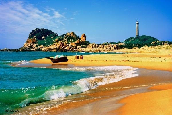 Biển Phan Thiết rất trong xanh và mát lạnh.